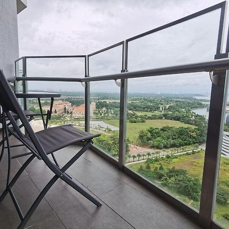 Almas Puteri Harbour Apartment Nusajaya  Ngoại thất bức ảnh