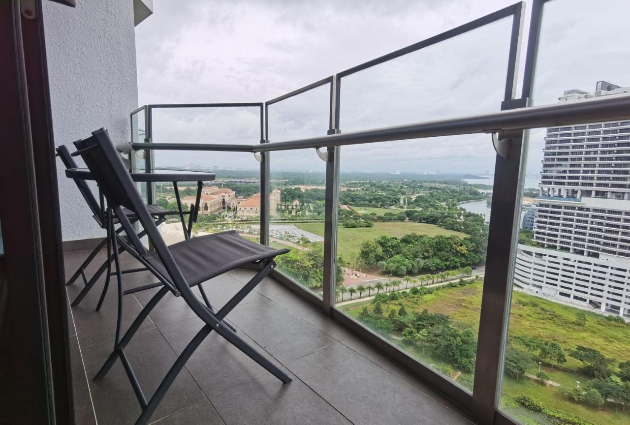 Almas Puteri Harbour Apartment Nusajaya  Ngoại thất bức ảnh